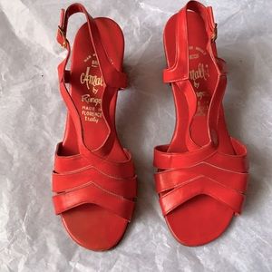Vintage Amalfi by Ringoni red leather sandals size 4?